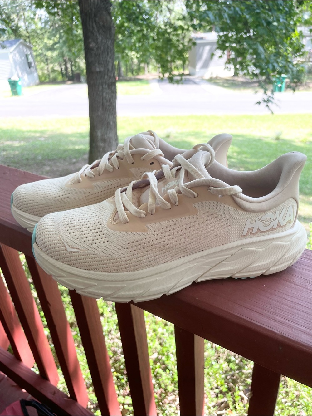 HOKA Arahi 7 Running Shoes Women’s size 7.5 Vanilla/Cream